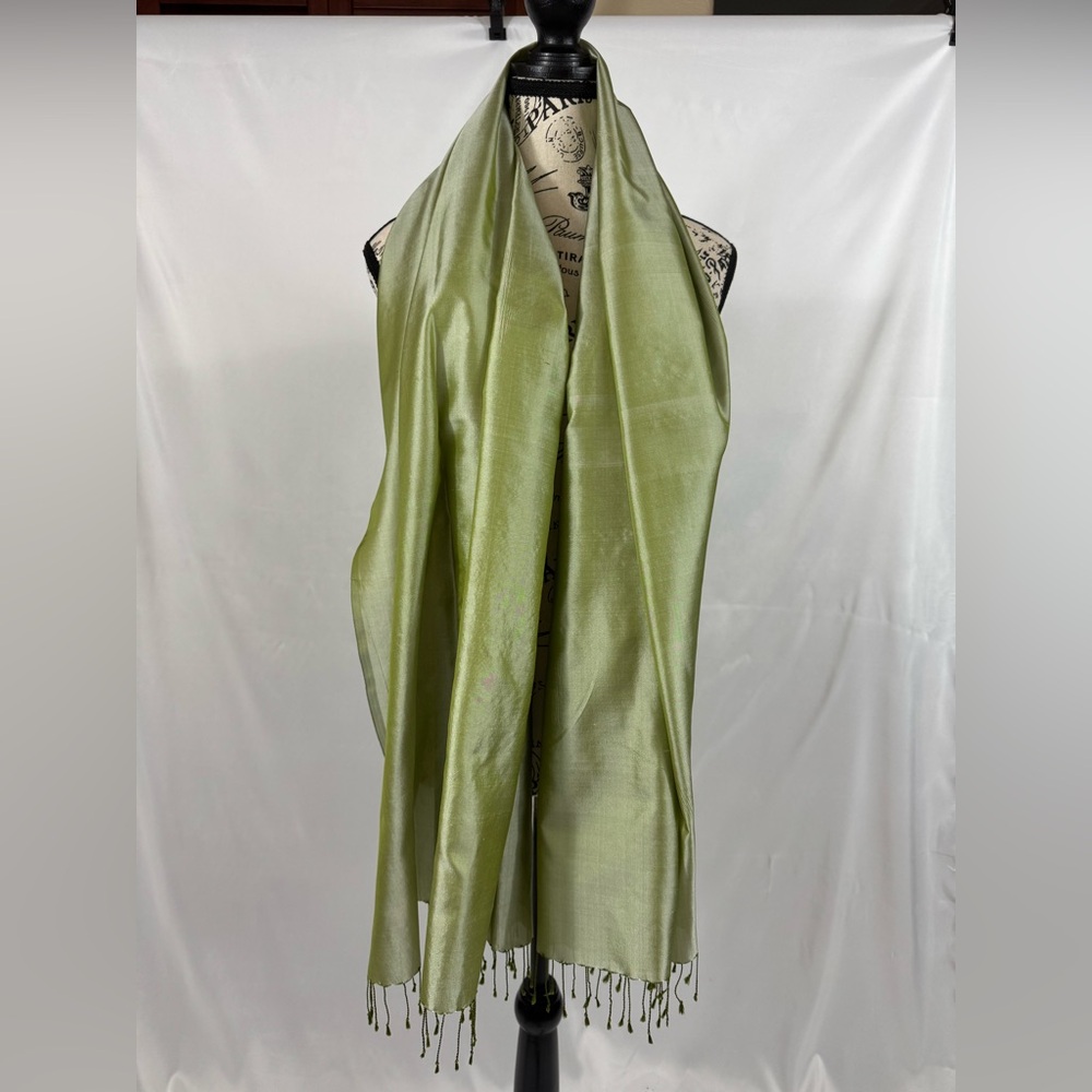 Elegant Green Iridescent Silk Scarf (v)
